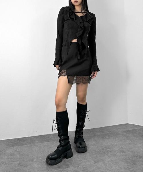 LVEU.(ラブユ.)の「【LVEU.】フリルデザインリブトップス / トップス カットソー リブ 長袖 フリル フレアカフス Vネック クロップド ショート 無地 ブラック ホワイト ZOZOTOWN限定(Tシャツ/カットソー・レディース・ホワイト/ブラック・FREE)」の3枚目の写真