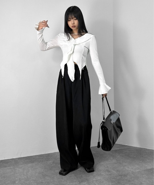 LVEU.(ラブユ.)の「【LVEU.】フリルデザインリブトップス / トップス カットソー リブ 長袖 フリル フレアカフス Vネック クロップド ショート 無地 ブラック ホワイト ZOZOTOWN限定(Tシャツ/カットソー・レディース・ホワイト/ブラック・FREE)」の14枚目の写真