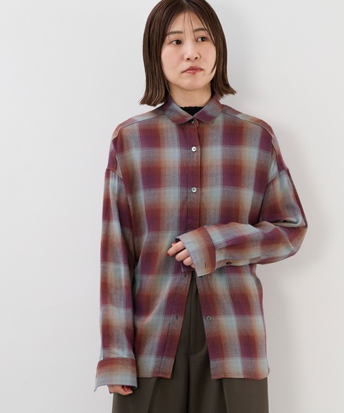 MICA&DEAL(マイカ&ディール)の「オンブレチェック2WAYシャツ(シャツ/ブラウス・レディース・レッド/ブラウン・FREE)」の1枚目の写真