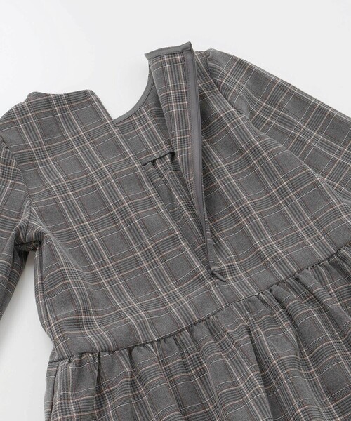 BeBe Petits Pois Vert（ベベプチポワヴェール）の「【店舗限定】チェックバルーン長袖ワンピース（ワンピース・キッズ・ブラック系その他/グレー系その他・100cm/120cm/130cm/150cm/140cm/110cm）」の8枚目の写真