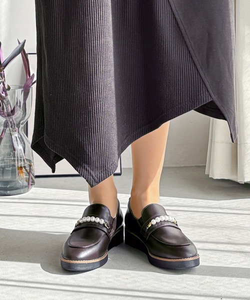 LUGG NAGG（ラグナグ）の「【maschietta】【晴雨兼用】パールチェーンマニッシュローファー【防水シート入り】（ローファー・レディース・ブラック/チョコ・22.5cm/23.5cm/24.0cm/24.5cm/23.0cm）」の12枚目の写真