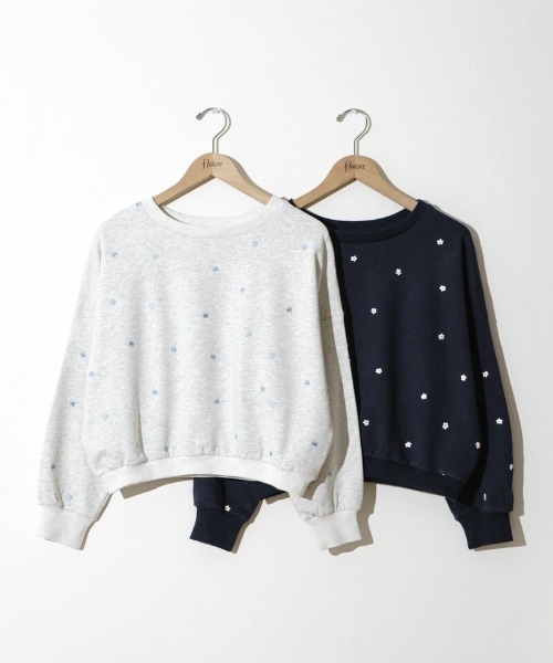 flower（フラワー）の「トゥインクルフラワースウェット（スウェット・レディース・アイボリー/ネイビー・FREE）」の3枚目の写真