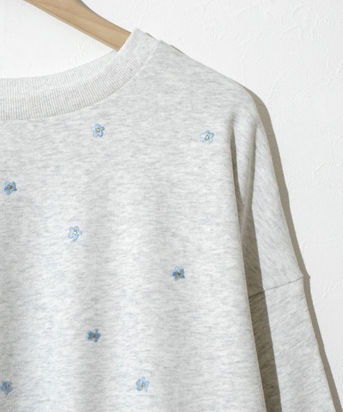 flower（フラワー）の「トゥインクルフラワースウェット（スウェット・レディース・アイボリー/ネイビー・FREE）」の6枚目の写真