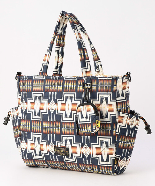 PENDLETON（ペンドルトン）の「KiU/キウ PNDLTN_SQ PADDED MP TOTE BAG スクエアパデッドマルチパーパストートバッグ（トートバッグ・メンズ・ネイビー/オリーブ・ONE SIZE）」の2枚目の写真
