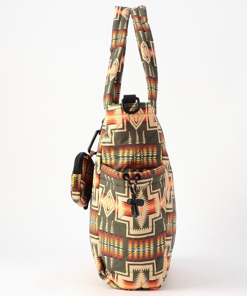PENDLETON（ペンドルトン）の「KiU/キウ PNDLTN_SQ PADDED MP TOTE BAG スクエアパデッドマルチパーパストートバッグ（トートバッグ・メンズ・ネイビー/オリーブ・ONE SIZE）」の3枚目の写真