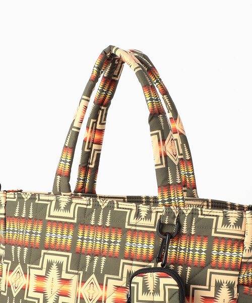 PENDLETON（ペンドルトン）の「KiU/キウ PNDLTN_SQ PADDED MP TOTE BAG スクエアパデッドマルチパーパストートバッグ（トートバッグ・メンズ・ネイビー/オリーブ・ONE SIZE）」の6枚目の写真