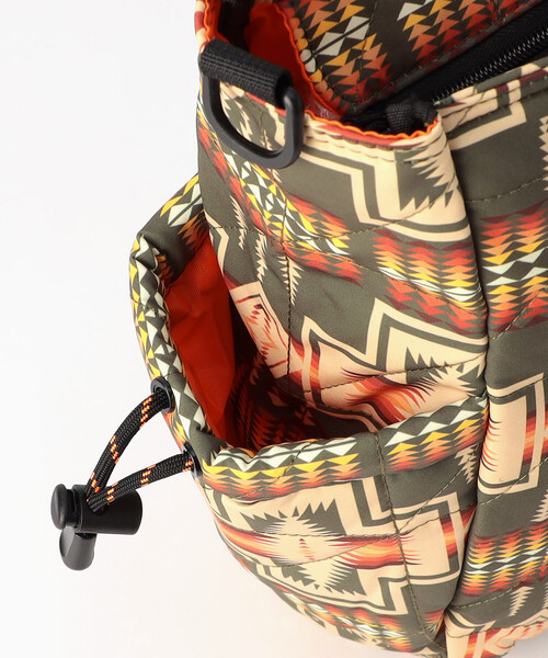 PENDLETON（ペンドルトン）の「KiU/キウ PNDLTN_SQ PADDED MP TOTE BAG スクエアパデッドマルチパーパストートバッグ（トートバッグ・メンズ・ネイビー/オリーブ・ONE SIZE）」の14枚目の写真