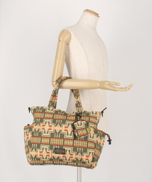 PENDLETON（ペンドルトン）の「KiU/キウ PNDLTN_SQ PADDED MP TOTE BAG スクエアパデッドマルチパーパストートバッグ（トートバッグ・メンズ・ネイビー/オリーブ・ONE SIZE）」の10枚目の写真