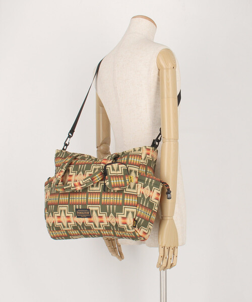 PENDLETON（ペンドルトン）の「KiU/キウ PNDLTN_SQ PADDED MP TOTE BAG スクエアパデッドマルチパーパストートバッグ（トートバッグ・メンズ・ネイビー/オリーブ・ONE SIZE）」の11枚目の写真