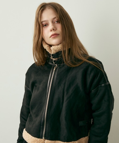 Clum(クルム)の「クロップドムートンライクボアジャケット(ムートンコート・レディース・テラコッタ/ブラック・FREE)」の2枚目の写真