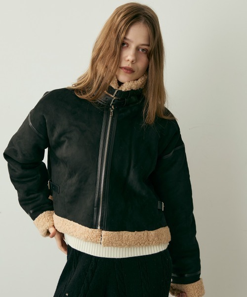 Clum(クルム)の「クロップドムートンライクボアジャケット(ムートンコート・レディース・テラコッタ/ブラック・FREE)」の4枚目の写真