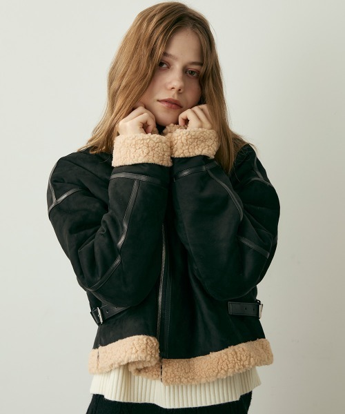 Clum(クルム)の「クロップドムートンライクボアジャケット(ムートンコート・レディース・テラコッタ/ブラック・FREE)」の7枚目の写真