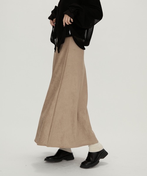 NUJOH(ヌゾ)の「Suede Flare Long Skirt / スエードフレアロングスカート(スカート・レディース・ブラック/ブラウン/ベージュ・MEDIUM/LARGE)」の10枚目の写真
