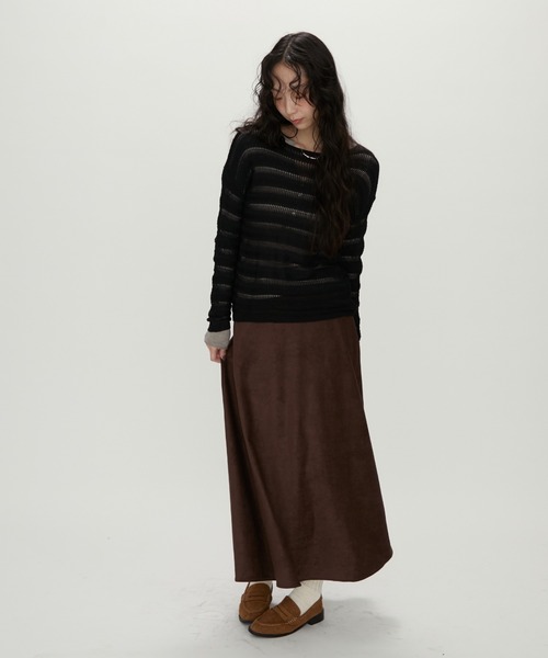 NUJOH(ヌゾ)の「Suede Flare Long Skirt / スエードフレアロングスカート(スカート・レディース・ブラック/ブラウン/ベージュ・MEDIUM/LARGE)」の7枚目の写真