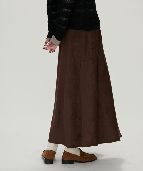 NUJOH(ヌゾ)の「Suede Flare Long Skirt / スエードフレアロングスカート(スカート・レディース・ブラック/ブラウン/ベージュ・MEDIUM/LARGE)」の12枚目の写真