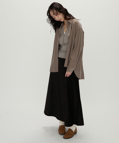 NUJOH(ヌゾ)の「Suede Flare Long Skirt / スエードフレアロングスカート(スカート・レディース・ブラック/ブラウン/ベージュ・MEDIUM/LARGE)」の15枚目の写真