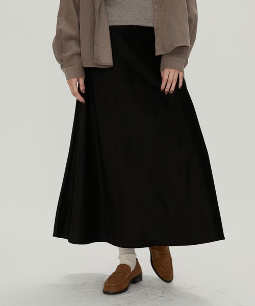 NUJOH(ヌゾ)の「Suede Flare Long Skirt / スエードフレアロングスカート(スカート・レディース・ブラック/ブラウン/ベージュ・MEDIUM/LARGE)」の11枚目の写真