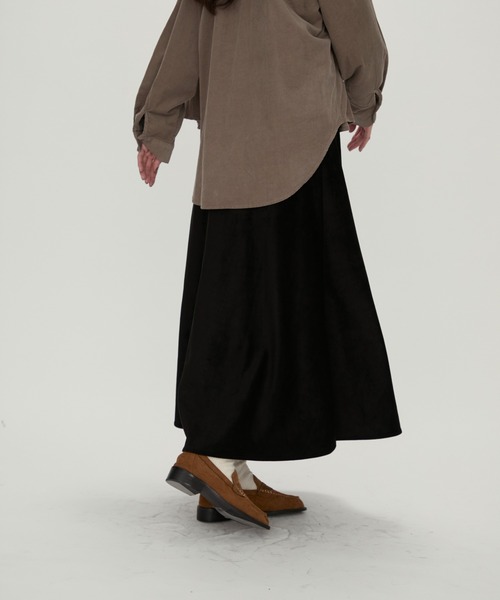 NUJOH(ヌゾ)の「Suede Flare Long Skirt / スエードフレアロングスカート(スカート・レディース・ブラック/ブラウン/ベージュ・MEDIUM/LARGE)」の20枚目の写真