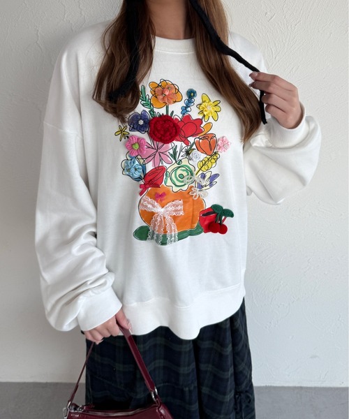 kutir(クティール)の「モチーフ付きフラワースウェット(スウェット・レディース・オフホワイト/ブラウン/オートミール/ネイビー・FREE)」の2枚目の写真