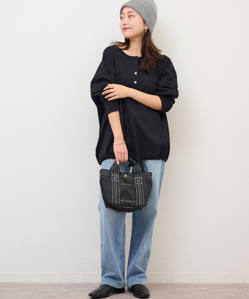 JOURNAL STANDARD relume（ジャーナルスタンダード　レリューム）の「オーバーサイズヘンリーネック（Tシャツ/カットソー・レディース・ブラック系その他/ブラック/ホワイト・FREE）」の4枚目の写真