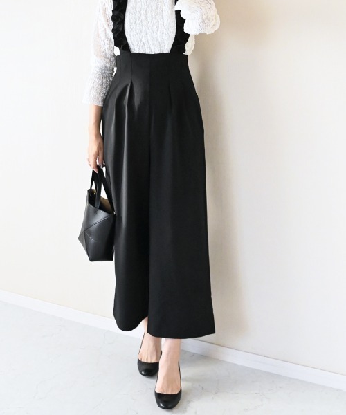 Neige(ネージュ)の「フリルストラップサロペットパンツ(サロペット/オーバーオール・レディース・ネイビー/ブラック・ONE SIZE)」の4枚目の写真
