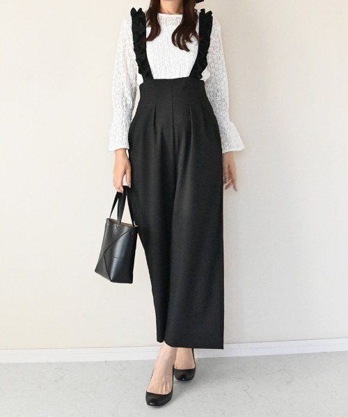 Neige(ネージュ)の「フリルストラップサロペットパンツ(サロペット/オーバーオール・レディース・ネイビー/ブラック・ONE SIZE)」の5枚目の写真