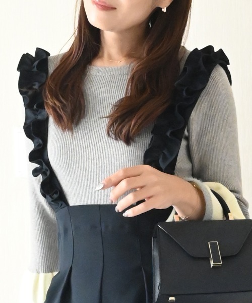 Neige(ネージュ)の「フリルストラップサロペットパンツ(サロペット/オーバーオール・レディース・ネイビー/ブラック・ONE SIZE)」の7枚目の写真