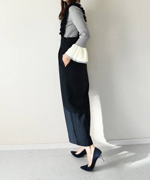 Neige(ネージュ)の「フリルストラップサロペットパンツ(サロペット/オーバーオール・レディース・ネイビー/ブラック・ONE SIZE)」の8枚目の写真