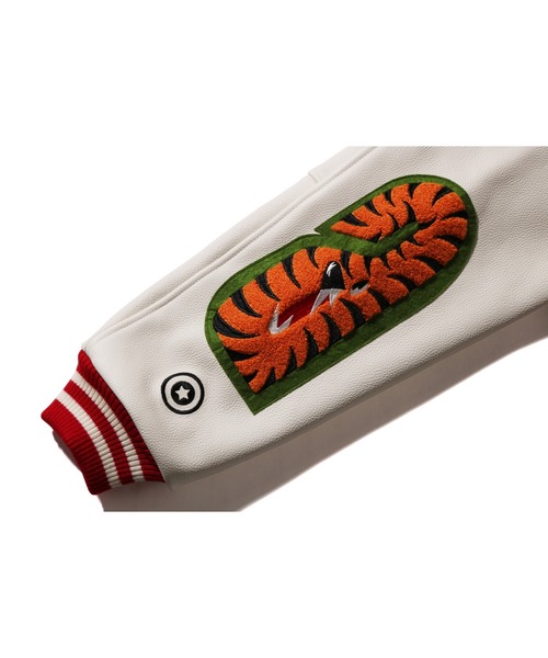 A BATHING APE（アベイシングエイプ）の「SHARK VARSITY JACKET（スタジャン・メンズ・ブラック/レッド/ネイビー・X-LARGE/XX-LARGE/MEDIUM/LARGE/SMALL）」の15枚目の写真