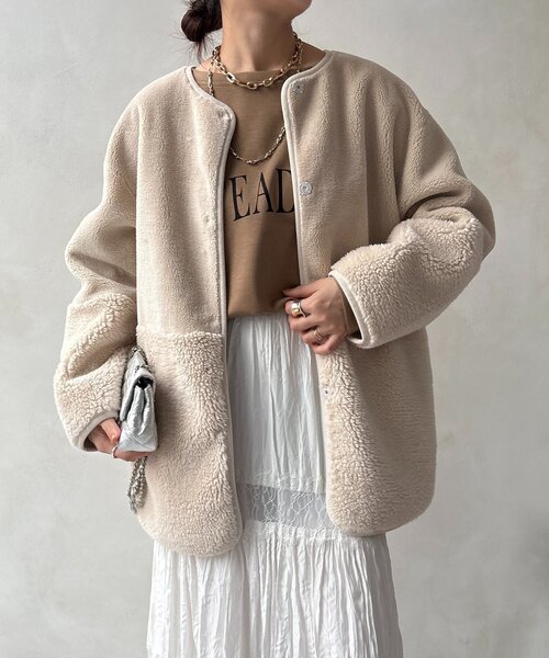 DouDou(ドゥドゥ)の「【WEB限定】リバーシブルフェイクムートンコート(その他アウター・レディース・グレイッシュベージュ/チャコールグレー・FREE)」の1枚目の写真