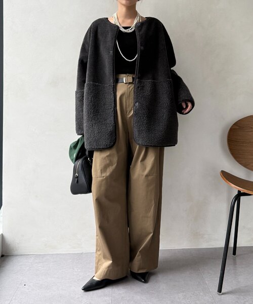 DouDou(ドゥドゥ)の「【WEB限定】リバーシブルフェイクムートンコート(その他アウター・レディース・グレイッシュベージュ/チャコールグレー・FREE)」の5枚目の写真