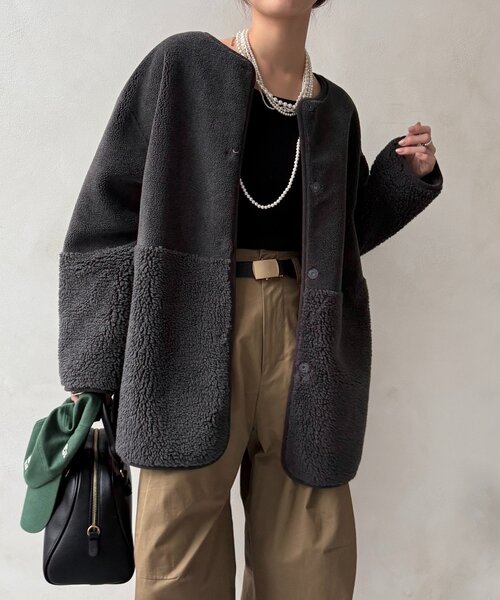 DouDou(ドゥドゥ)の「【WEB限定】リバーシブルフェイクムートンコート(その他アウター・レディース・グレイッシュベージュ/チャコールグレー・FREE)」の9枚目の写真