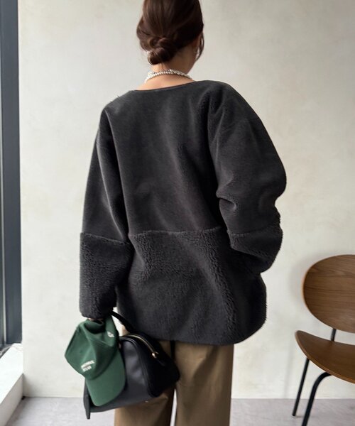 DouDou(ドゥドゥ)の「【WEB限定】リバーシブルフェイクムートンコート(その他アウター・レディース・グレイッシュベージュ/チャコールグレー・FREE)」の10枚目の写真