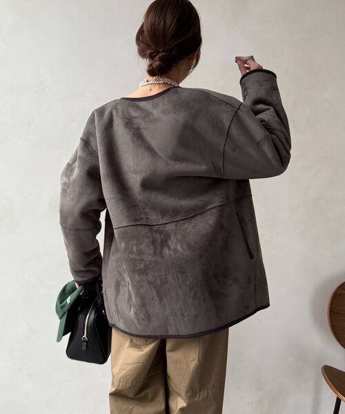 DouDou(ドゥドゥ)の「【WEB限定】リバーシブルフェイクムートンコート(その他アウター・レディース・グレイッシュベージュ/チャコールグレー・FREE)」の12枚目の写真