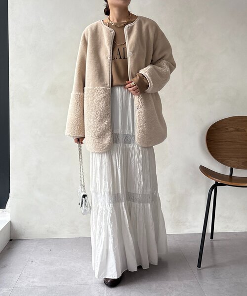 DouDou(ドゥドゥ)の「【WEB限定】リバーシブルフェイクムートンコート(その他アウター・レディース・グレイッシュベージュ/チャコールグレー・FREE)」の13枚目の写真