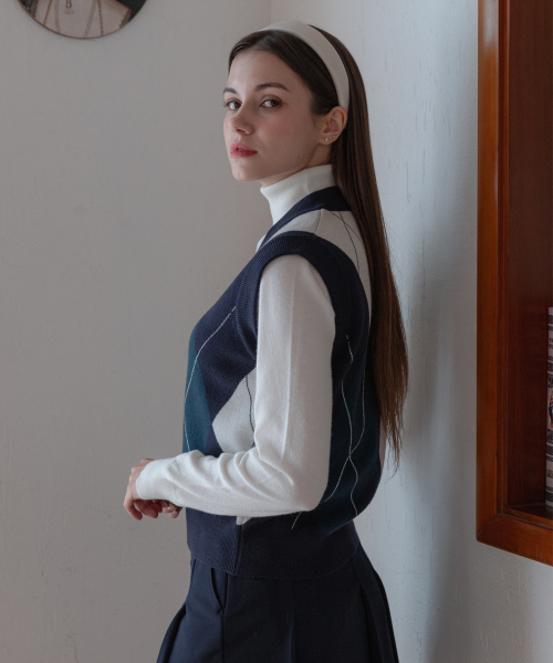 SELITIO(セレティオ)の「女性アーガイルVネックソフトニットベストネイビー(ベスト・レディース・ネイビー・SMALL/MEDIUM/LARGE)」の4枚目の写真