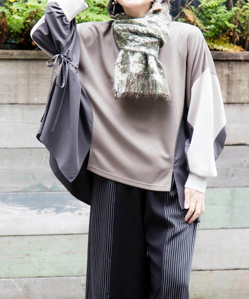 OSMOSIS(オズモーシス)の「サイドギャザープルオーバー(Tシャツ/カットソー・レディース・グレイッシュベージュ/グリーン/ブラック・ONE SIZE)」の3枚目の写真