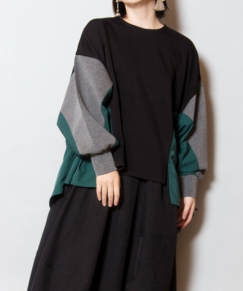 OSMOSIS(オズモーシス)の「サイドギャザープルオーバー(Tシャツ/カットソー・レディース・グレイッシュベージュ/グリーン/ブラック・ONE SIZE)」の1枚目の写真