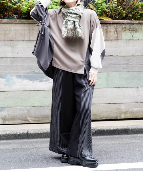 OSMOSIS(オズモーシス)の「サイドギャザープルオーバー(Tシャツ/カットソー・レディース・グレイッシュベージュ/グリーン/ブラック・ONE SIZE)」の4枚目の写真