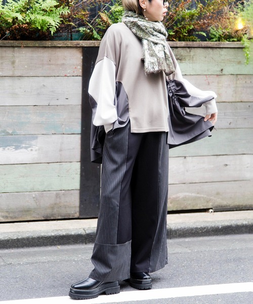 OSMOSIS(オズモーシス)の「サイドギャザープルオーバー(Tシャツ/カットソー・レディース・グレイッシュベージュ/グリーン/ブラック・ONE SIZE)」の5枚目の写真