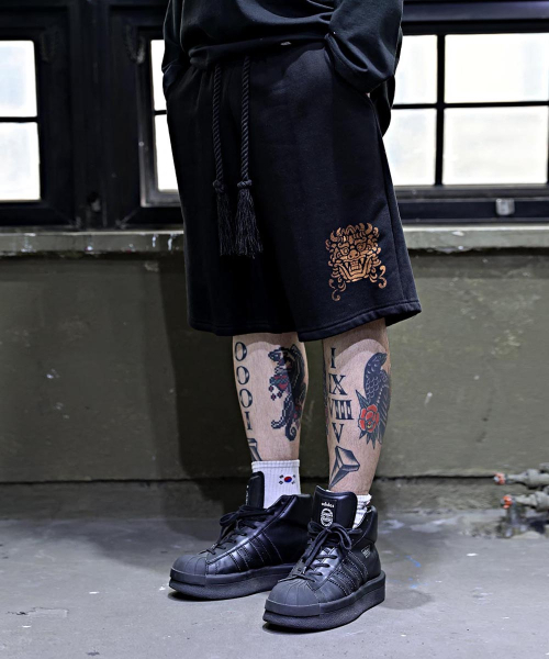 KIRTIMUKHA(キールティムカ)の「ロゴブリーチルーズフィットロープショートパンツブラック(その他パンツ・メンズ・その他・FREE)」の1枚目の写真