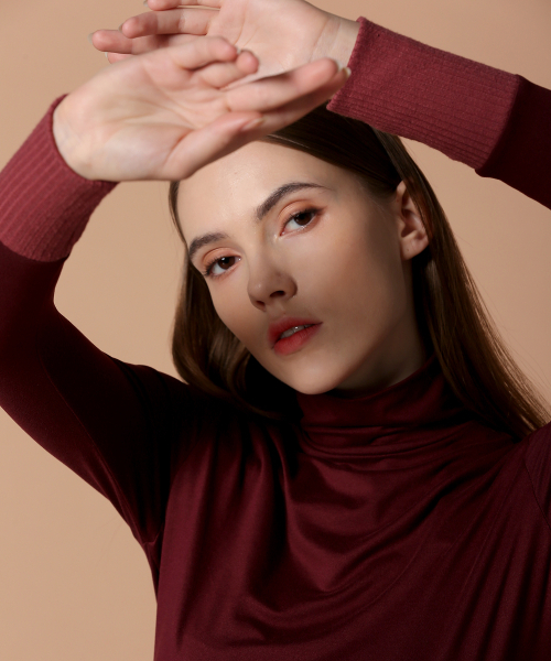 DE PERI MERA(ペリー メラ)の「バナナタートルネック (バーガンディ)(Tシャツ/カットソー・レディース・その他・SMALL/MEDIUM)」の2枚目の写真