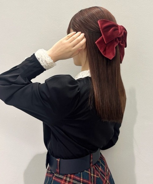 F i.n.t(フィント)の「ベロアビッグリボンバレッタ/fint フィント(バレッタ/ヘアクリップ・レディース・レッド/ブラウン/ブルーグレー・FREE)」の3枚目の写真