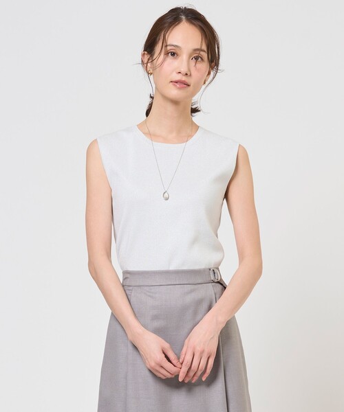J.PRESS(ジェイプレス)の「【レイヤードスタイルに】FINE COTTON SLEEVELESS タンクトップ(タンクトップ・レディース・ブラック系/シルバー系/ベージュ系/ホワイト系・MEDIUM/LARGE)」の4枚目の写真