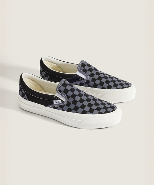 VANS（バンズ）の「VANS PREMIUM スリッポン / LX Classic Slip-On 98 CHECKERBOARD Steel Shadow VN000D9PFSM1（スリッポン・メンズ・ブラック×グレー・4/4.5/5/5.5/6/7.5/8/8.5/9/9.5/10/10.5/11/11.5/12/6.5/7）」の2枚目の写真