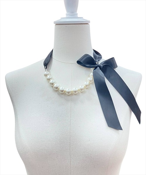 WILLSELECTION（ウィルセレクション）の「サイドリボンパールネックレス（ネックレス・レディース・オフホワイト・FREE）」の4枚目の写真