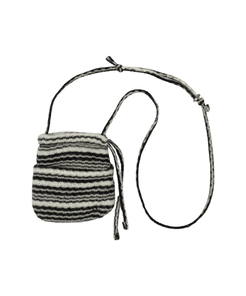 THECOLDESTMOMENT（ザコールデストモーメント）の「TCM stripe knit mini bag (black)（メッセンジャーバッグ・レディース・その他・ONE SIZE）」の2枚目の写真
