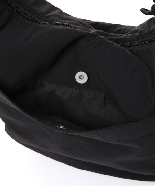 studio CLIP（スタディオクリップ）の「からだよろこぶチャームショルダーバッグ（ショルダーバッグ・レディース・ブラウン/ベージュ/ブラック・FREE）」の9枚目の写真