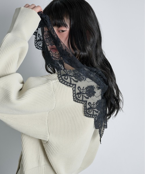 THE YOn（ザヨン）の「チュールフラワーレーストライアングルスカーフ（バンダナ/スカーフ・レディース・ブラック/オフホワイト・FREE）」の16枚目の写真