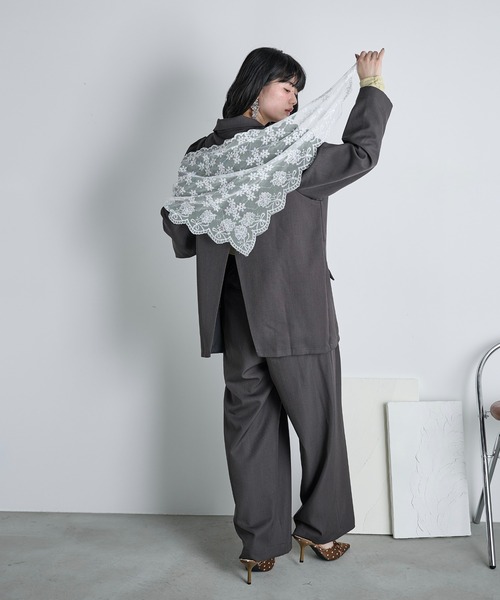 THE YOn（ザヨン）の「チュールフラワーレーストライアングルスカーフ（バンダナ/スカーフ・レディース・ブラック/オフホワイト・FREE）」の12枚目の写真